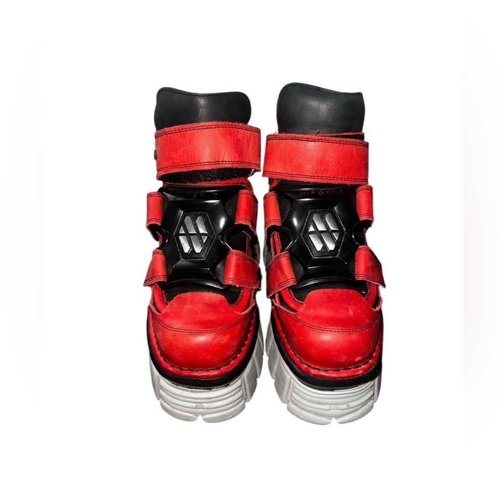 CHUNKY PLATFORM BOOTS ADD PUNK EDGE TO YOUR LOOK. - Picture 3 of 5